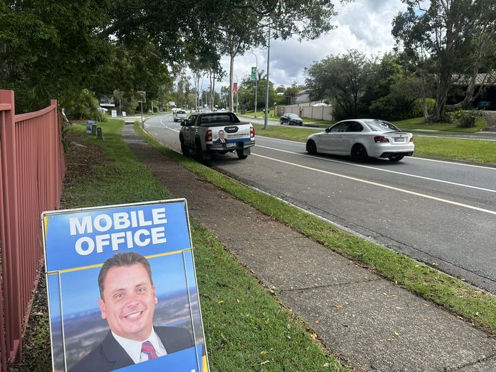 Community Roadside Helensvale